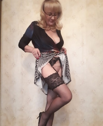 Живу в Москве и регулярно дарю незабываемые моменты мужчинам, желающим испытать настоящее наслаждение. Мои услуги разнообразны: классический секс, оральный, анал, эротический массаж. Есть много фото и отзывы о моей работе, чтобы ты оценил мои возможности. Со мной ты откроешь новые грани наслаждения и испытаешь невероятные эмоции. Жду встречи с нетерпением! 😉 66, 59 лет