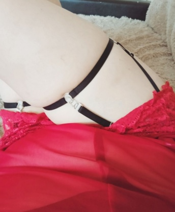 Мои услуги нацелены на твое удовольствие и релаксацию. Я могу предложить тебе широкий спектр эротических услуг, от классического массажа до интимного общения. Обладаю глубокими знаниями в области мужской эрогенной зоны, и мои ловкие руки смогут пробудить в тебе самые приятные ощущения. Я умею слушать и понимать мужскую природу, делая твои фантазии реальностью. Мои клиенты отмечают мою профессиональность, опыт и настоящее удовольствие, которое я доставляю. У меня есть прекрасный выбор фото, которые позволят представить, какие сокровенные моменты ты можешь испытать. Жду твоего звонка, чтобы сделать твою ночь в Москве незабываемой! 💋✨🌃 9689, 34 года